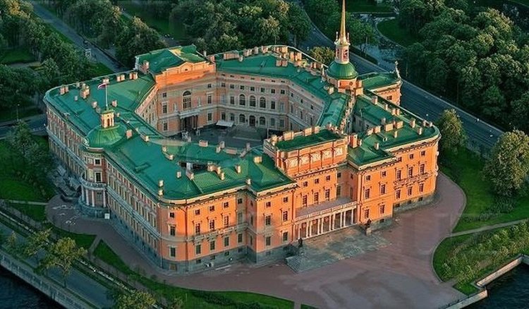 В 1797 году заложен Михайловский замок