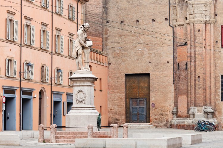 View of piazza Galvani in Bologna, Italy. Photo: vvoennyy / 123RF