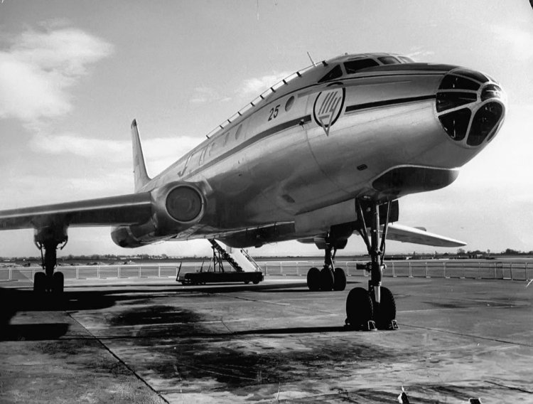 17 июня 1955 года состоялся самый первый полет самолета Ту-104