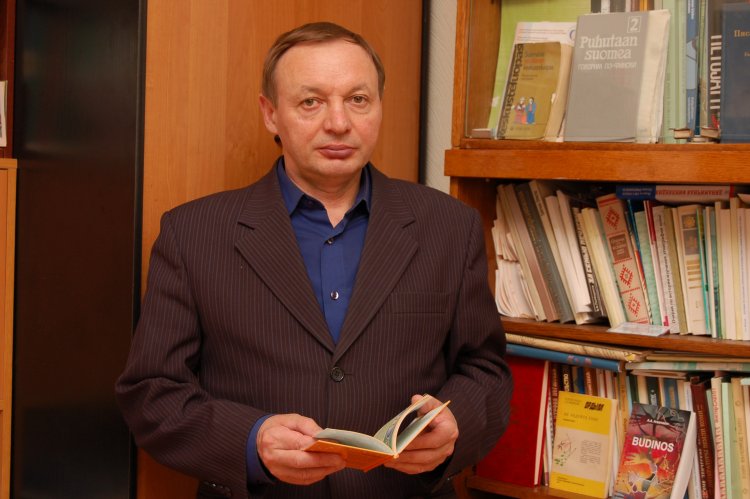 Yevgeny Aleksandrovich Tsypanov, doctor of philology, assistant professor, head of language, literature and folklore department at the Institute of Language, Literature and History at Komi Research Center of Ural Subdivision of RAS 