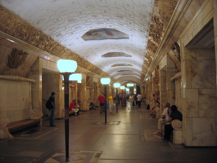 В 1943 г. в Москве пустили новую линию метро