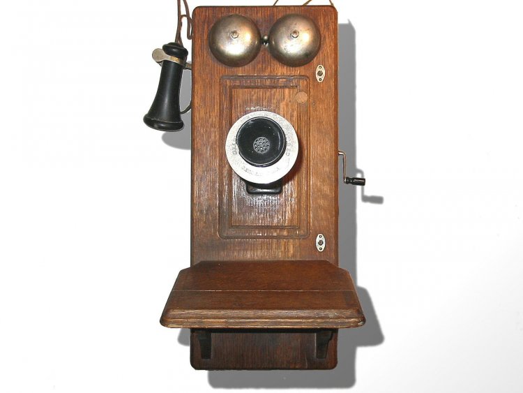 В 1899 г. состоялся первый междугородний телефонный разговор в России