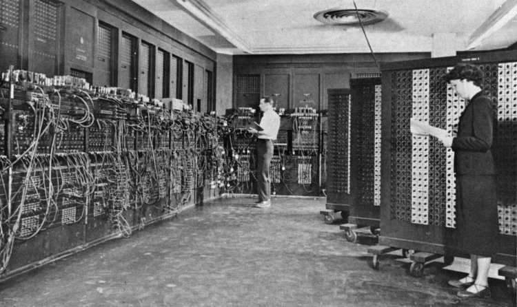В 1946 г. в Пенсильванском университете представили самый современный компьютер ENIAC