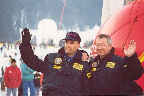 В 1999 году Бертран Пиккар и Брайан Джонс завершили кругосветное путешествие на воздушном шаре