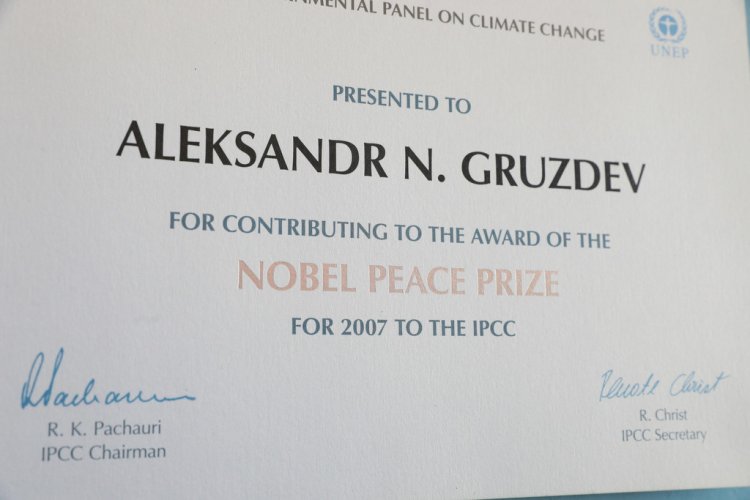 The Diploma of the Nobel Prize Certificate for participation in the Intergovernmental Panel on Climate Change