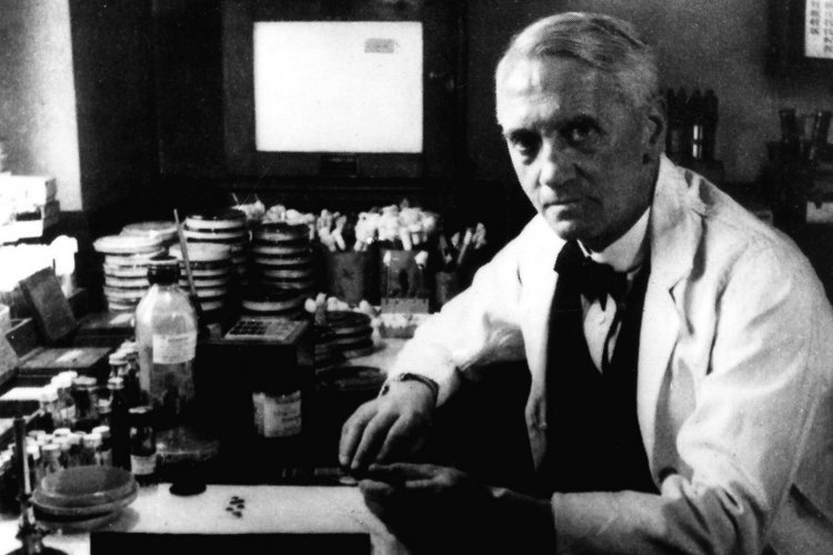 30 сентября 1928 года был открыт пенициллин