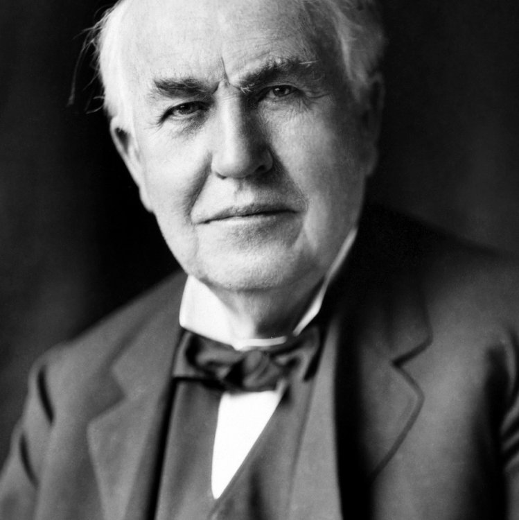 15 августа 1877  года Томас Алва Эдисон предложил слово «алло»