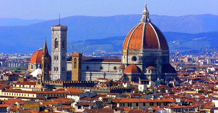 8 сентября 1296 года во Флоренции торжественно заложили собор Санта Мария дель Фьоре