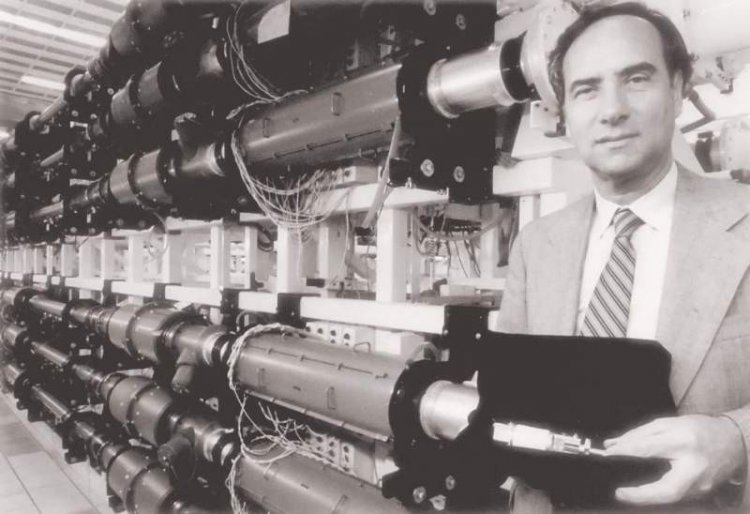 Nowa laser machine at the Lawrence Livermore Laboratory and T. Maiman with his first laser