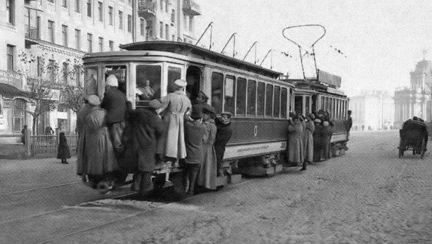 В 1899 году в Москве впервые пустили электрический трамвай