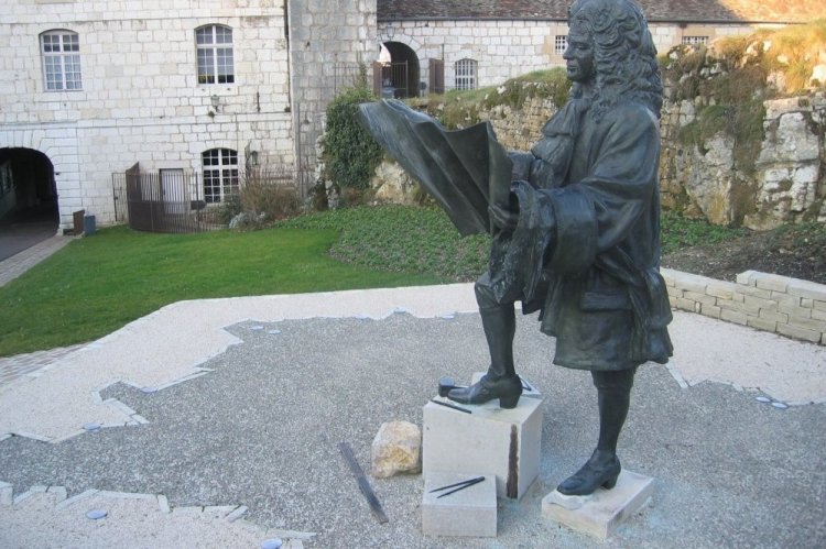 1 мая 1633 года родился военный инженер Себастьен ле Претр де Вобан
