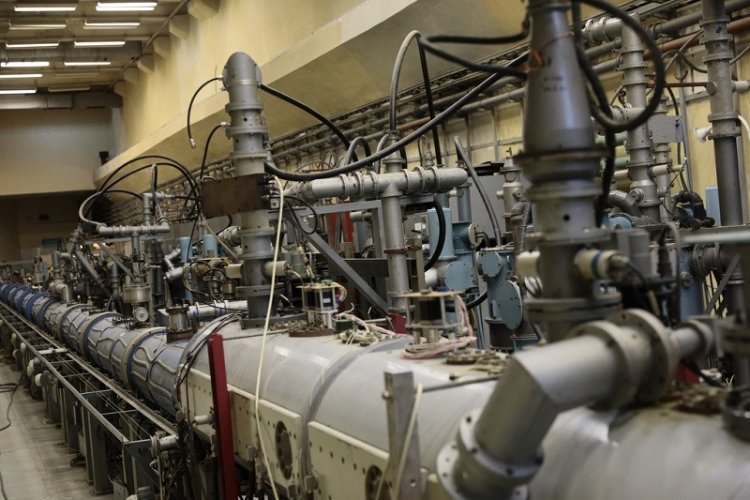 Linear accelerator of protons for energy of 30 MeV with high-frequency quadrupole focusing. 