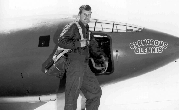 14 октября 1947 года человек впервые превысил скорость звука в управляемом горизонтальном полете