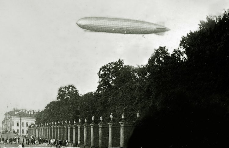2 июля 1900 года состоялся первый полет дирижабля конструкции Фердинанда фон Цеппелина