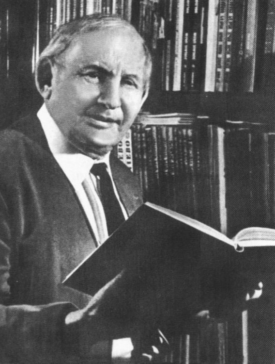 14 июля 1891 года родился математик и писатель Александр Мелентьевич Волков