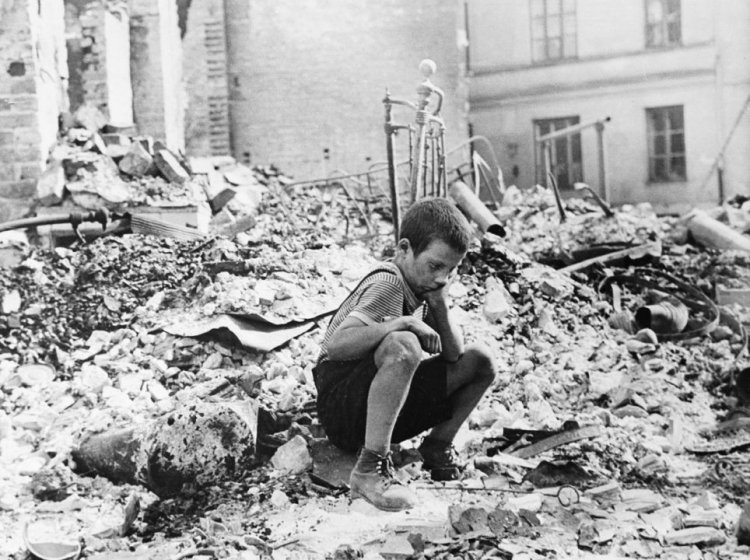 Warsaw after the German bombing. 1939. Photo by Julien Bryan. © Public Domain.