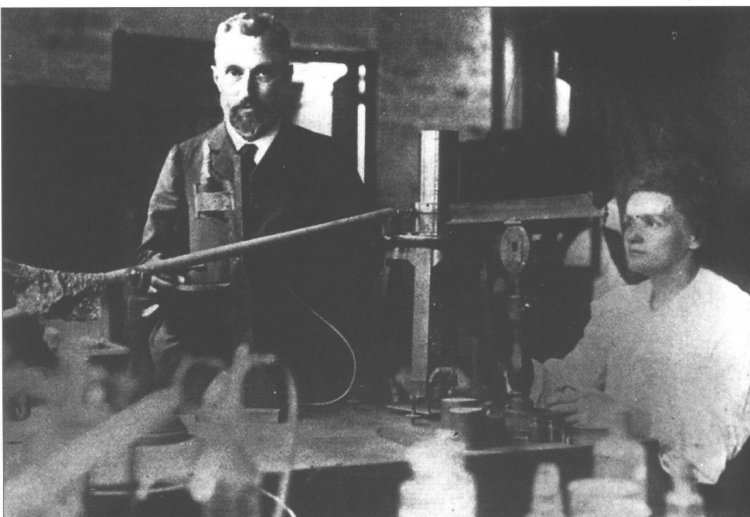 В 1902 году супруги Кюри получили чистый радий
