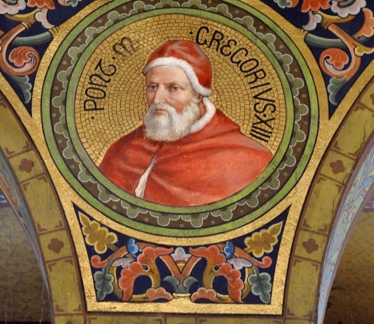 4 октября 1582 года Папа Римский Григорий XIII ввел григорианский календарь