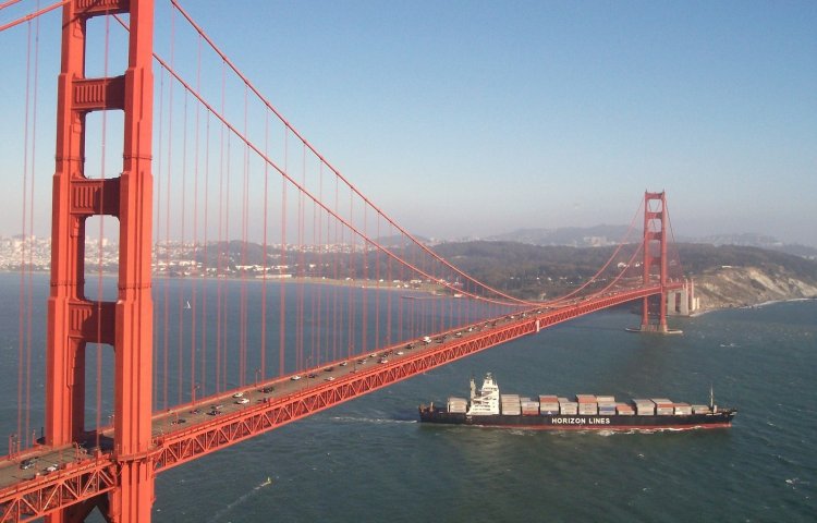 В 1933 г. в Сан-Франциско заложили мост «Золотые ворота»