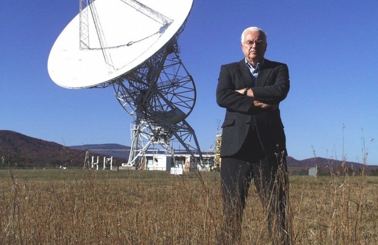 В 1960 году астроном Фрэнк Дрейк попытался поймать сигналы внеземных цивилизаций