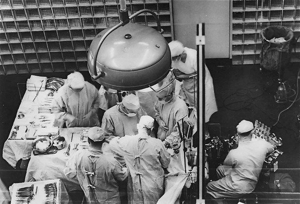 Первая в мире операция по пересадке почки