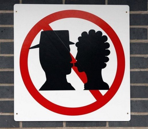 16 июля  1439 года в Англии запретили поцелуи