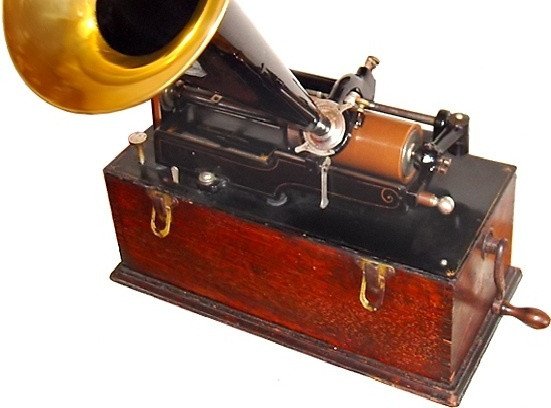 В 1878 г. запатентован фонограф