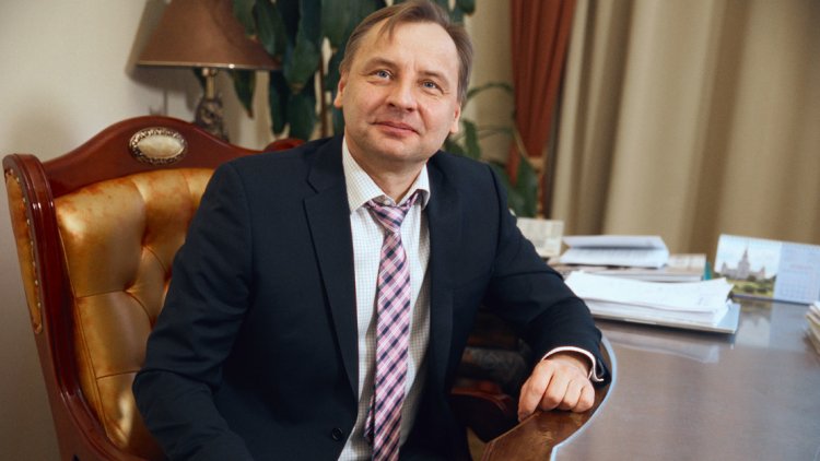 Nikolay Kolachevsky was the first to perform deep laser cooling of the rare earth thulium atom to the temperature of 10 μK (for solving the task of creating high-precision optical clocks), as well as secondary cooling and trapping of thulium in magnetic and optical traps. He implemented new principles of laser frequency stabilization, which make it possible to obtain compact tunable laser emission sources with a spectral line width of less than 1 Hz. Source: LPI RAS website. Photo: Nikolay Malakhin, Scientific Russia.