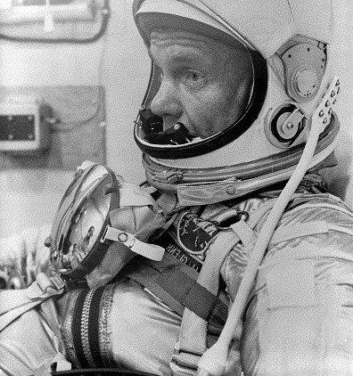 В 1962 г. в США совершили первый орбитальный полет