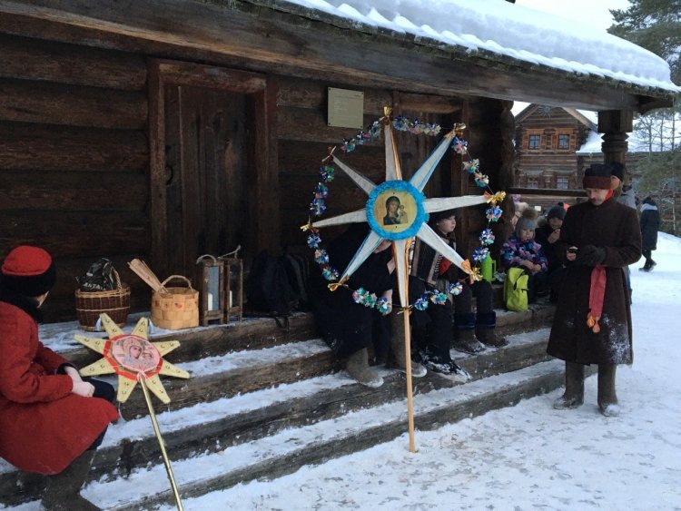 The Star of carolers. January, 2019. Photo by Frolova A.V. Malye Korely Museum. Arkhangelsk region.