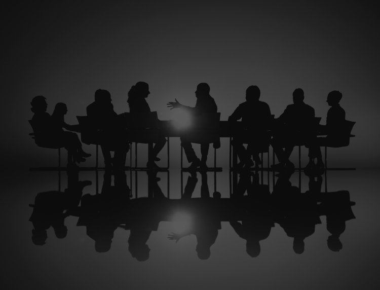 Group of People at the Table. Photo: rawpixel /123RF