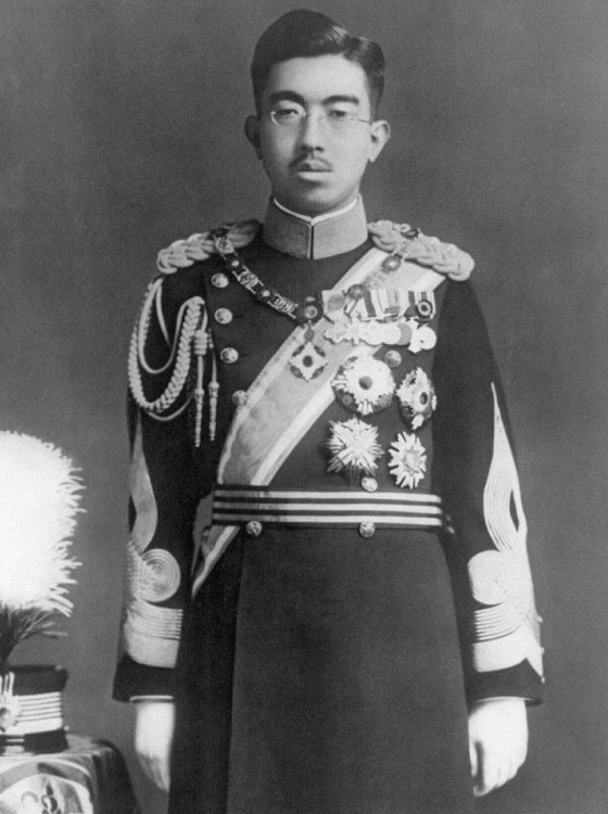 В 1989 г. японским императором стал Акихито