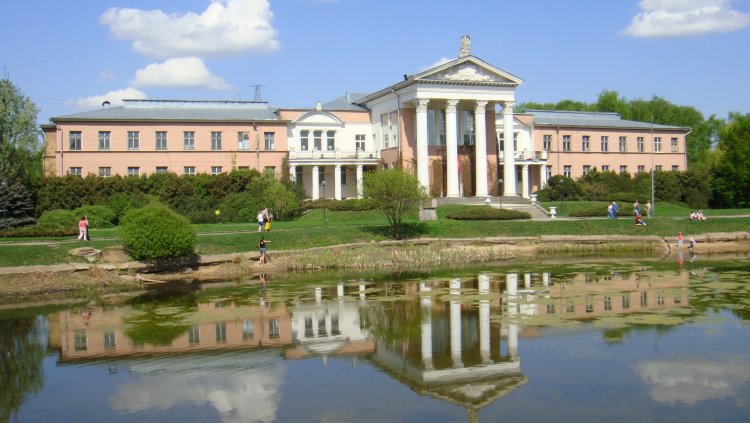 В 1945 г. СНК постановил создать в Москве Главный ботанический сад Академии наук СССР