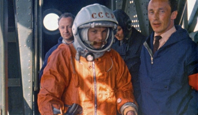 В 1961 году  человек впервые полетел в космос