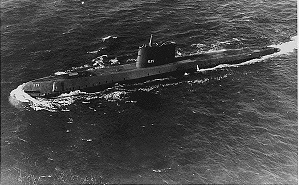 В 1954 г. в США спущена на воду первая атомная  подводная лодка «Наутилус»