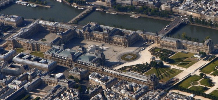 10 августа 1793 года Лувр стал музеем