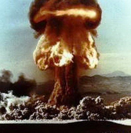 1 ноября 1952 года на атолле Эниветок взорвали первую водородную бомбу