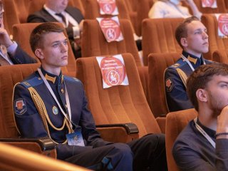 "Будущее у нас перспективное": в Москве прошел первый день Форума…