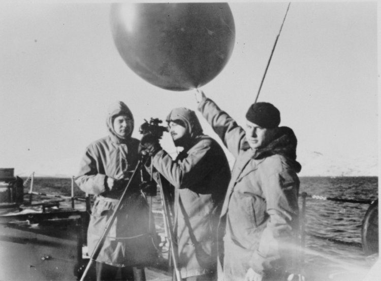 В 1930 г. выпустили в полет первый в мире радиозонд для исследования атмосферы