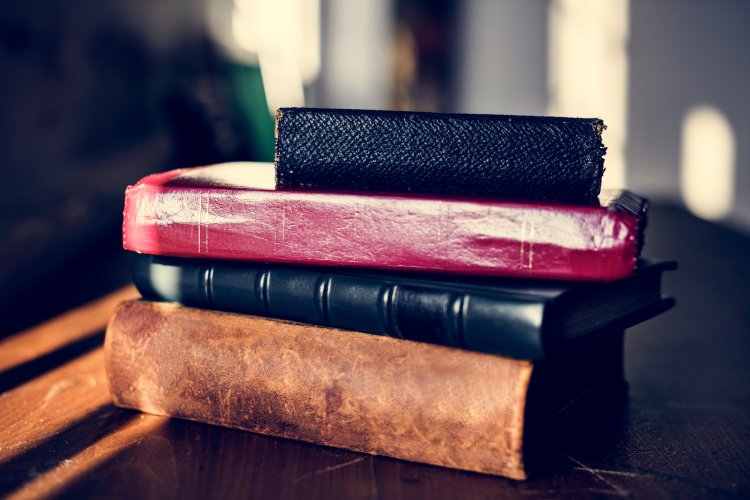 Books. Photo: rawpixel / 123RF