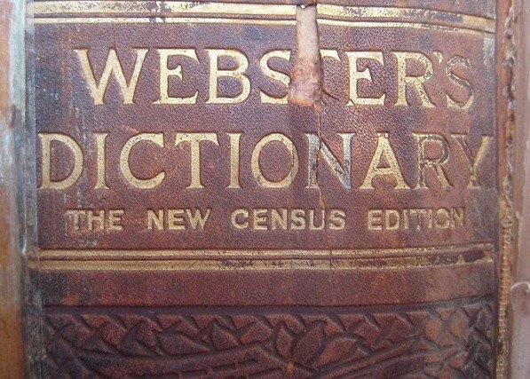 В 1828 году вышел в свет самый известный словарь английского языка  — словарь Уэбстера