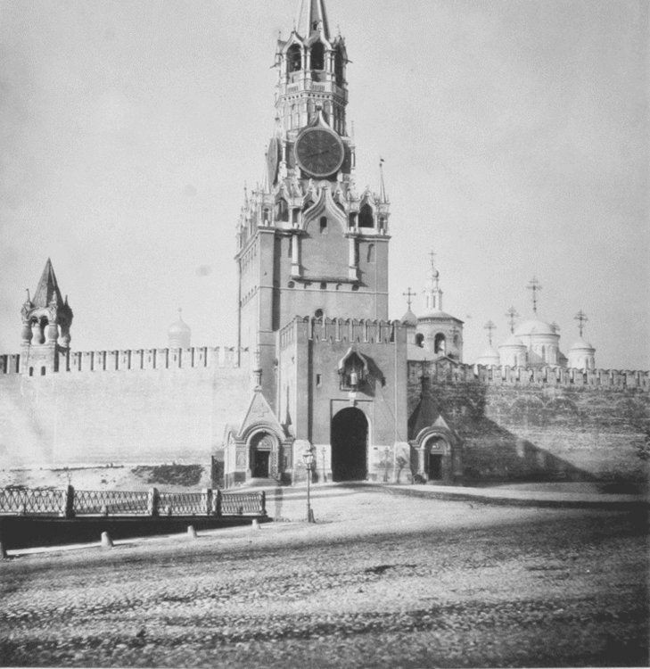 26 апреля 1658 года Фроловскую башню Кремля переименовали в Спасскую