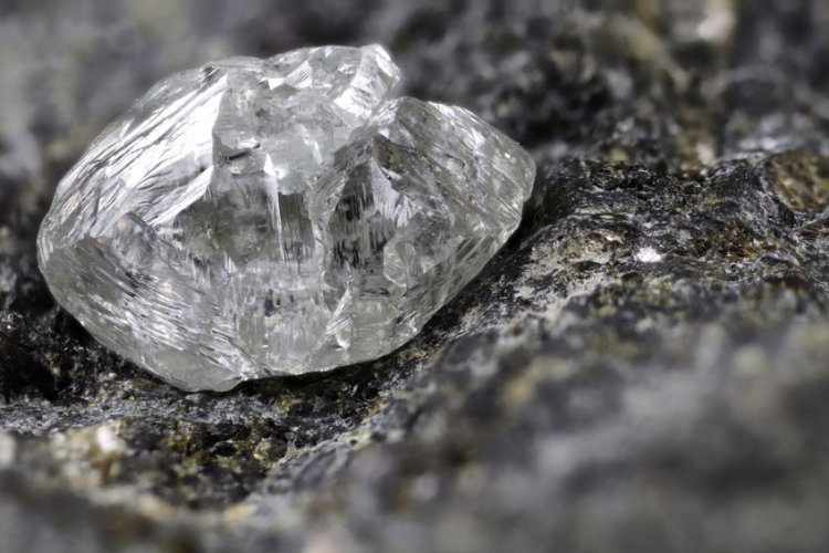 Diamond is the hardest mineral in nature and one of the first minerals to appear on Earth. Photo: https://ru.123rf.com.