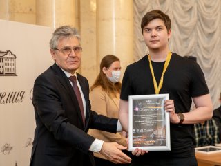 В РАН наградили победителей Всероссийской викторины по физике…