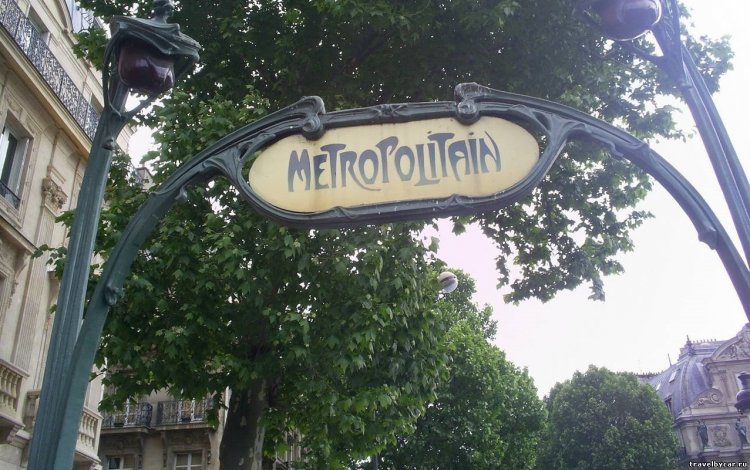 19 июля 1900 года открыт парижский метрополитен