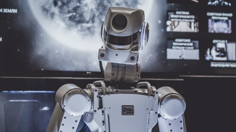 Robots in Space. Photo: Arseny Togulev / Photo bank Unsplash