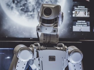 Robots in Space. Photo: Arseny Togulev / Photo bank Unsplash