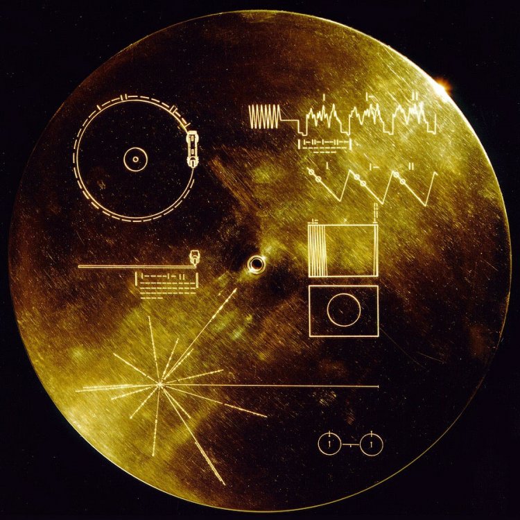 5 сентября 1977 года стартовал американский космический аппарат «Вояджер-1» для исследований дальних планет Солнечной системы 